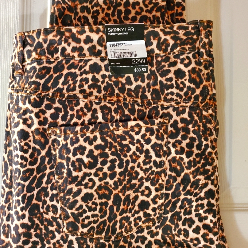 Inc skinny 22W Animal print pants NWT